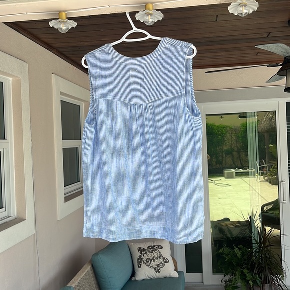 Rails sleeveless lightweight top great for Summer - Picture 2 of 3